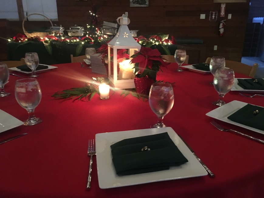 atyourservicecaters_jba_holidayparty_oceaninstitute_tablesettingdecor